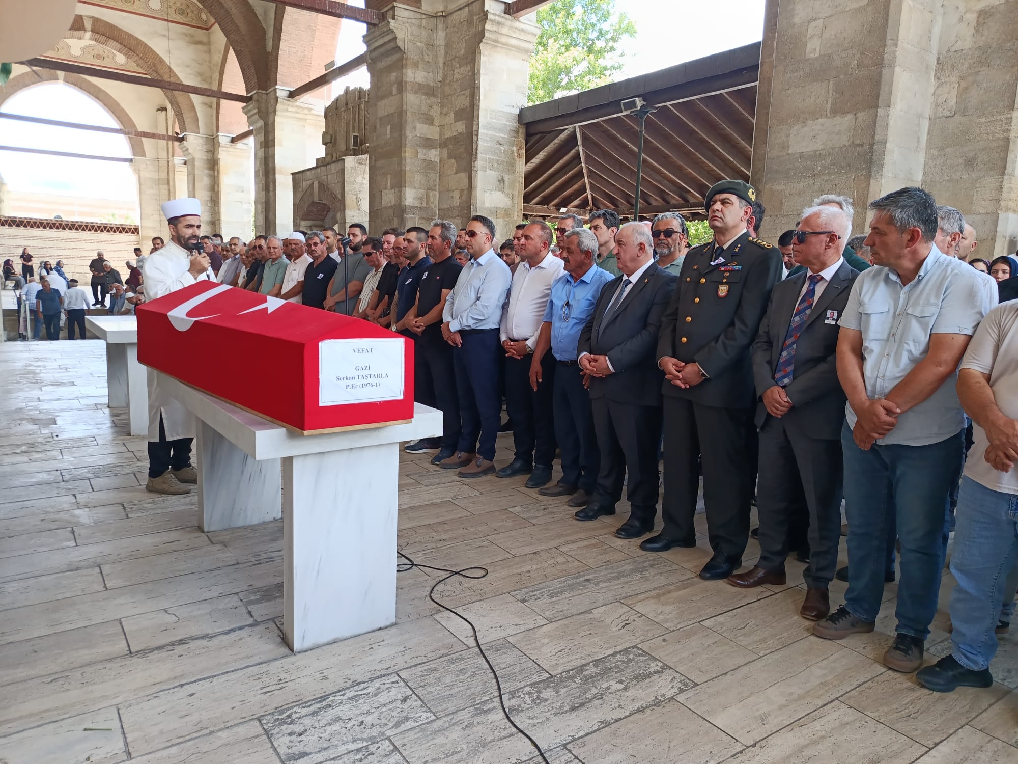 Güneydoğu’da gazi olan ve bir süredir hastalıkla mücadele eden Piyade Er Serkan Taştarla, Eski Cami’de düzenlenen askeri törenin ardından gözyaşları arasında Yıldırım Mezarlığı’na defnedildi.